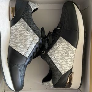 Michael Kors Billie trainer size 7.5